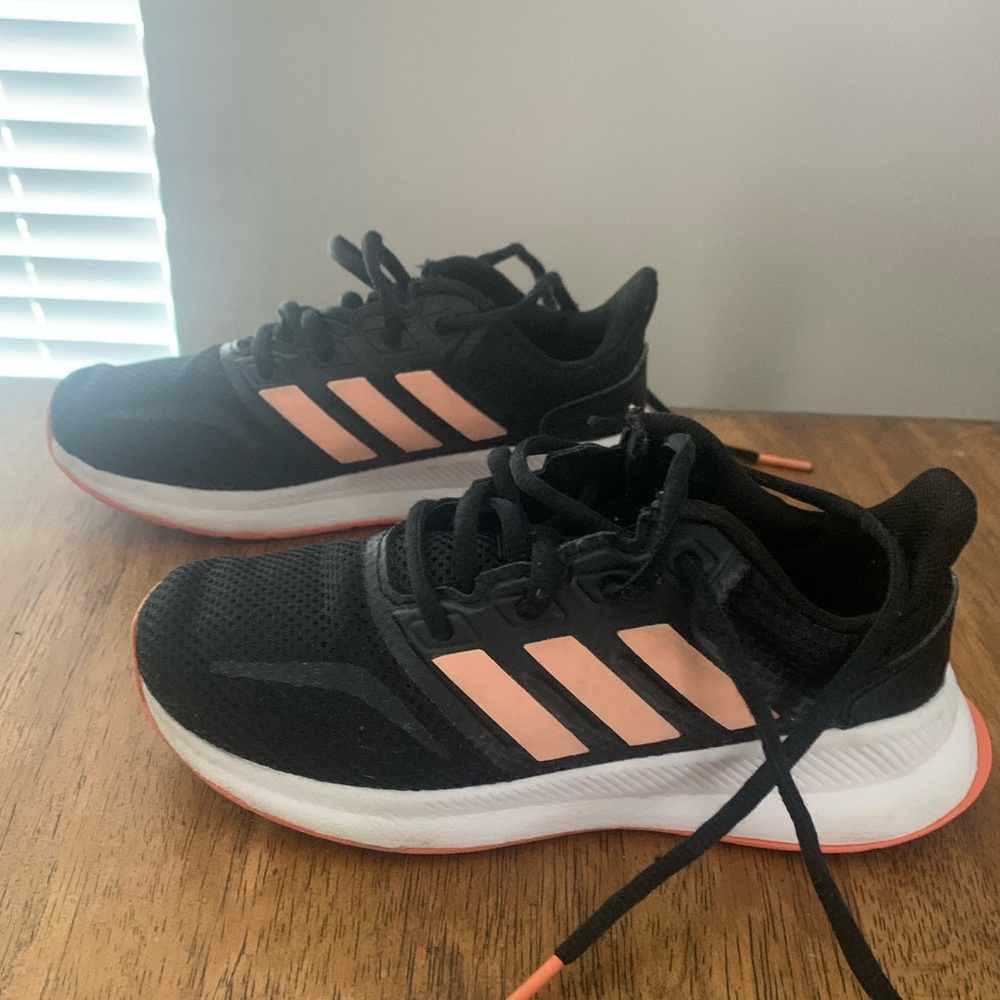 Girls adidas tennis shoes